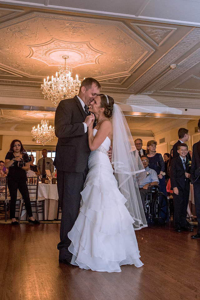 cherryville-photography-clinton-hunterdon-county-NJ-wedding-photographer, cute-sweet--fun-must-have-bride-groom-picture-molly-pitcher-inn