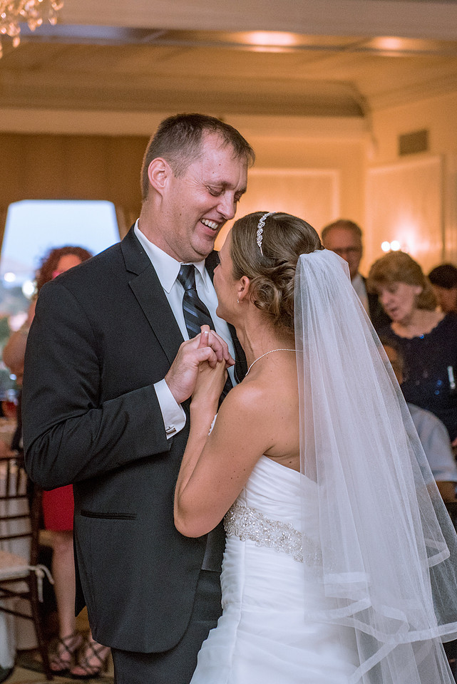 cherryville-photography-clinton-hunterdon-county-NJ-wedding-photographer, cute-sweet--fun-must-have-bride-groom-picture-molly-pitcher-inn