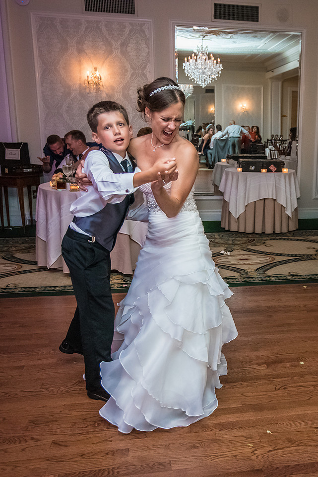 cherryville-photography-clinton-hunterdon-county-NJ-wedding-photographer, cute-sweet--fun-must-have-bride-groom-picture-molly-pitcher-inn