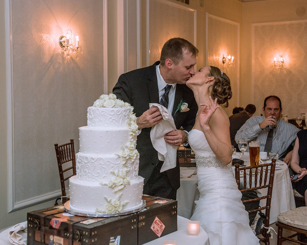 cherryville-photography-clinton-hunterdon-county-NJ-wedding-photographer, cute-sweet--fun-must-have-bride-groom-picture-molly-pitcher-inn