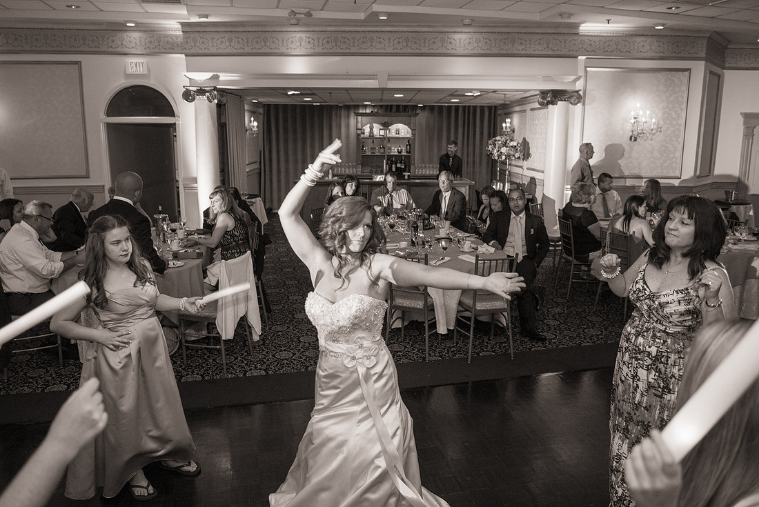 1,clinton-hunterdon-county-NJ-wedding-photographer, cute-sweet--fun-must-have-bride-groom-picture-cherryville-photography-primavera