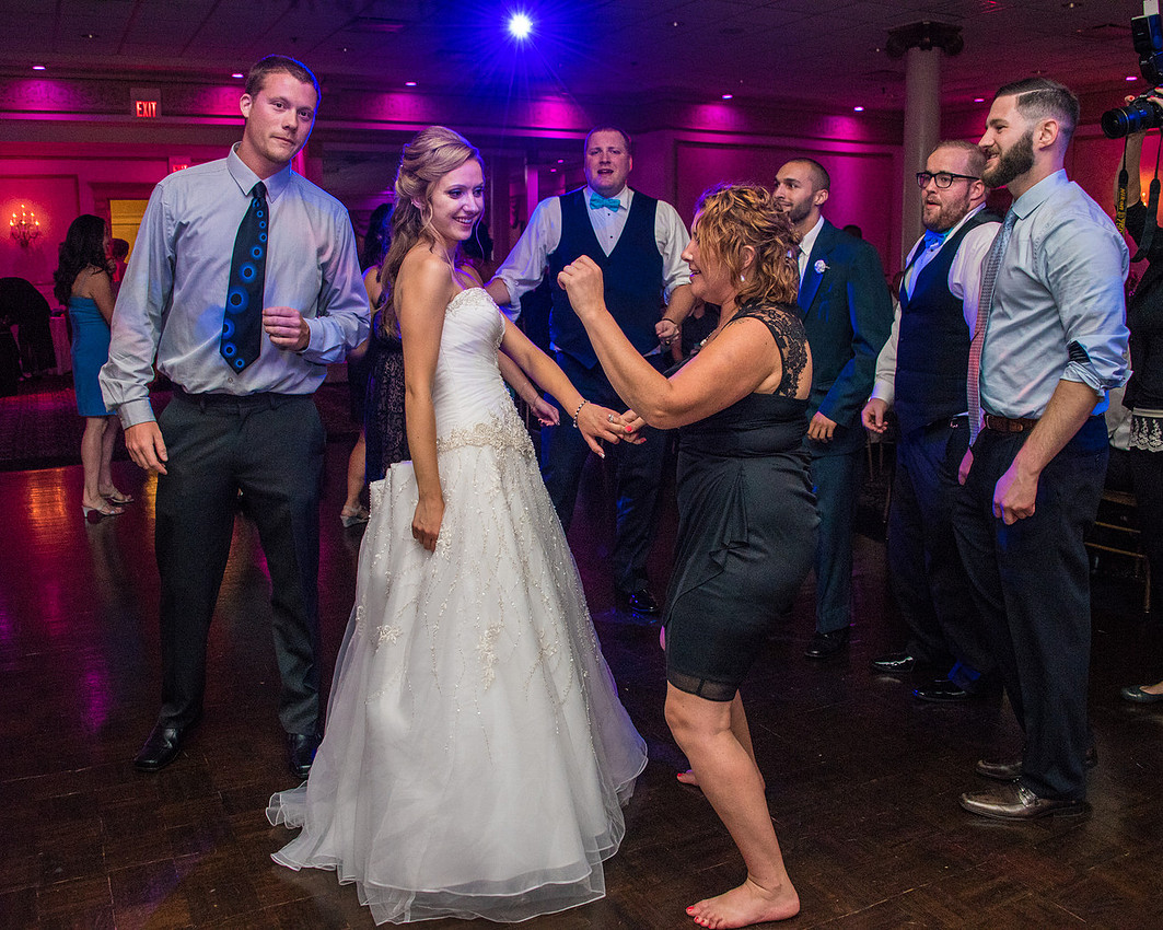 1,clinton-hunterdon-county-NJ-wedding-photographer, cute-sweet--fun-must-have-bride-groom-picture-cherryville-photography-primavera
