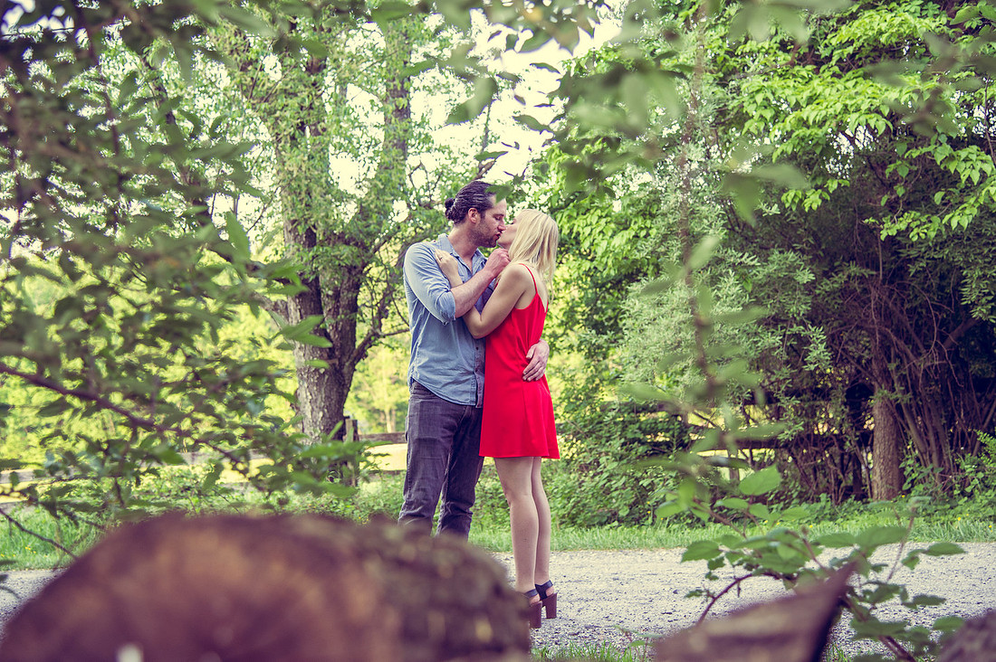 2,clinton-hunterdon-county-NJ-wedding-photographer, cute-sweet--fun-must-have-bride-groom-picture, cute-sweet--fun-must-have-engagement-picture