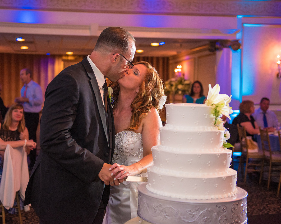 1,clinton-hunterdon-county-NJ-wedding-photographer, cute-sweet--fun-must-have-bride-groom-picture-cherryville-photography-primavera