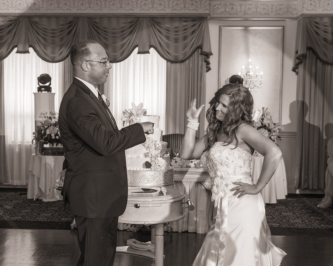 1,clinton-hunterdon-county-NJ-wedding-photographer, cute-sweet--fun-must-have-bride-groom-picture-cherryville-photography-primavera