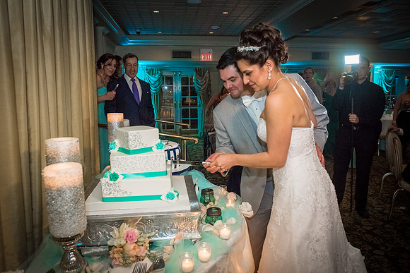 1,clinton-hunterdon-county-NJ-wedding-photographer, cute-sweet--fun-must-have-bride-groom-picture-olde-mill-inn