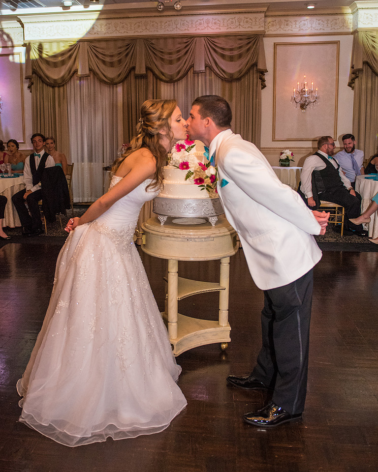 1,clinton-hunterdon-county-NJ-wedding-photographer, cute-sweet--fun-must-have-bride-groom-picture-cherryville-photography-primavera
