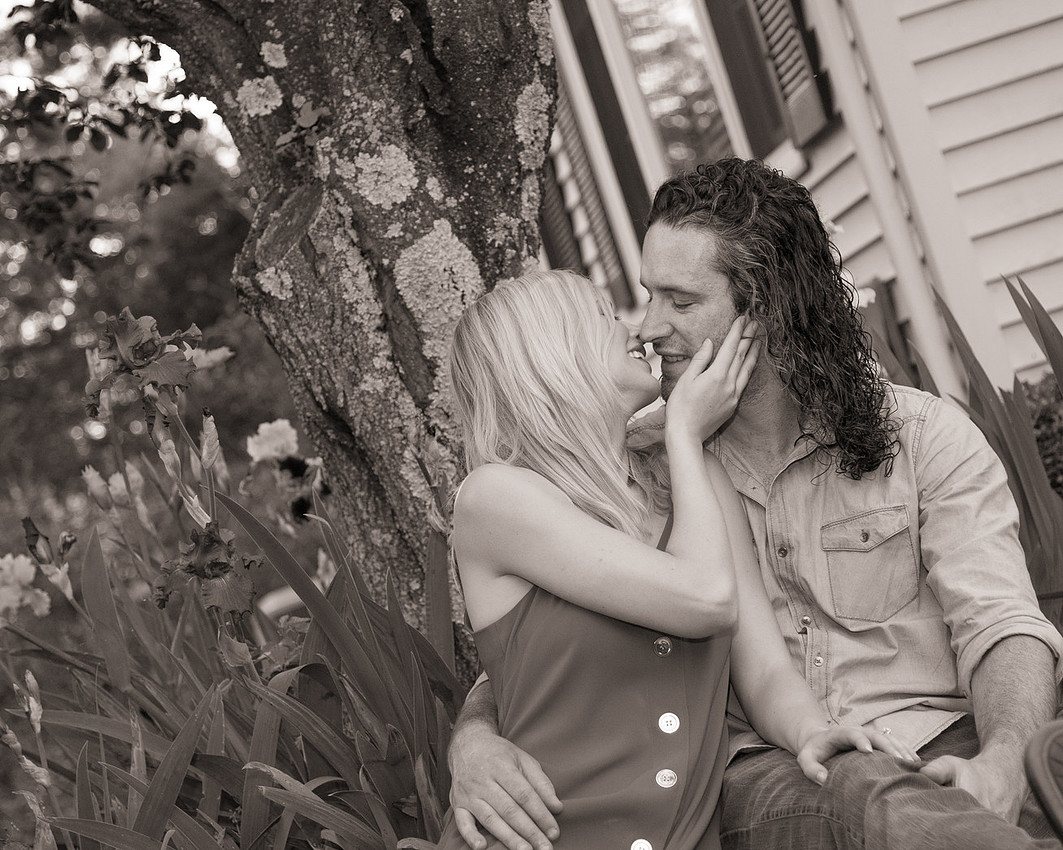 2,clinton-hunterdon-county-NJ-wedding-photographer, cute-sweet--fun-must-have-bride-groom-picture, cute-sweet--fun-must-have-engagement-picture
