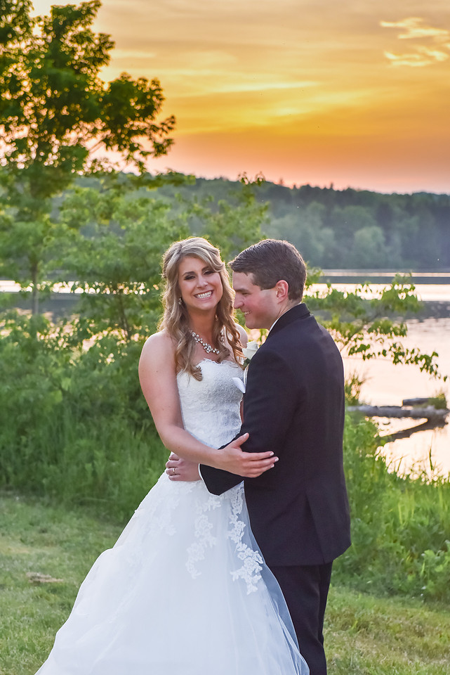 1,clinton-hunterdon-county-NJ-wedding-photographer, cute-sweet--fun-must-have-bride-groom-picture-cherryville-photography-lakehouse-inn