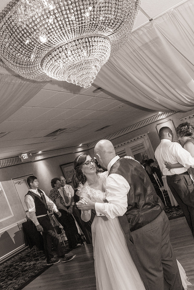 1,clinton-hunterdon-county-NJ-wedding-photographer, cute-sweet--fun-must-have-bride-groom-picture-cherryville-photography-flanders-valley-cc-rustic-barn