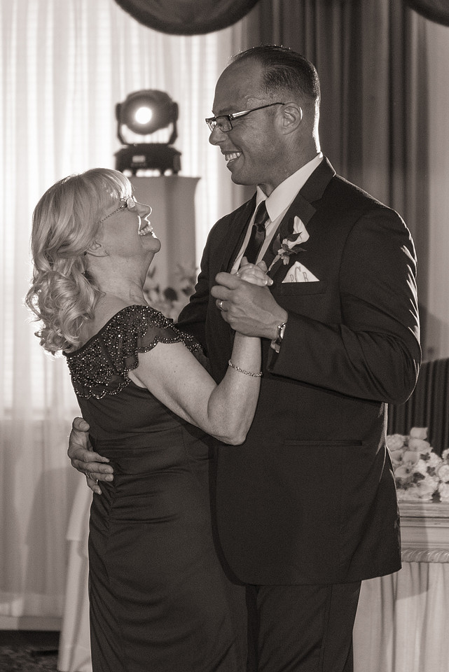 1,clinton-hunterdon-county-NJ-wedding-photographer, cute-sweet--fun-must-have-bride-groom-picture-cherryville-photography-primavera