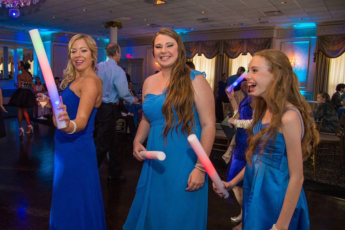 1,clinton-hunterdon-county-NJ-wedding-photographer, cute-sweet--fun-must-have-bride-groom-picture-cherryville-photography-primavera