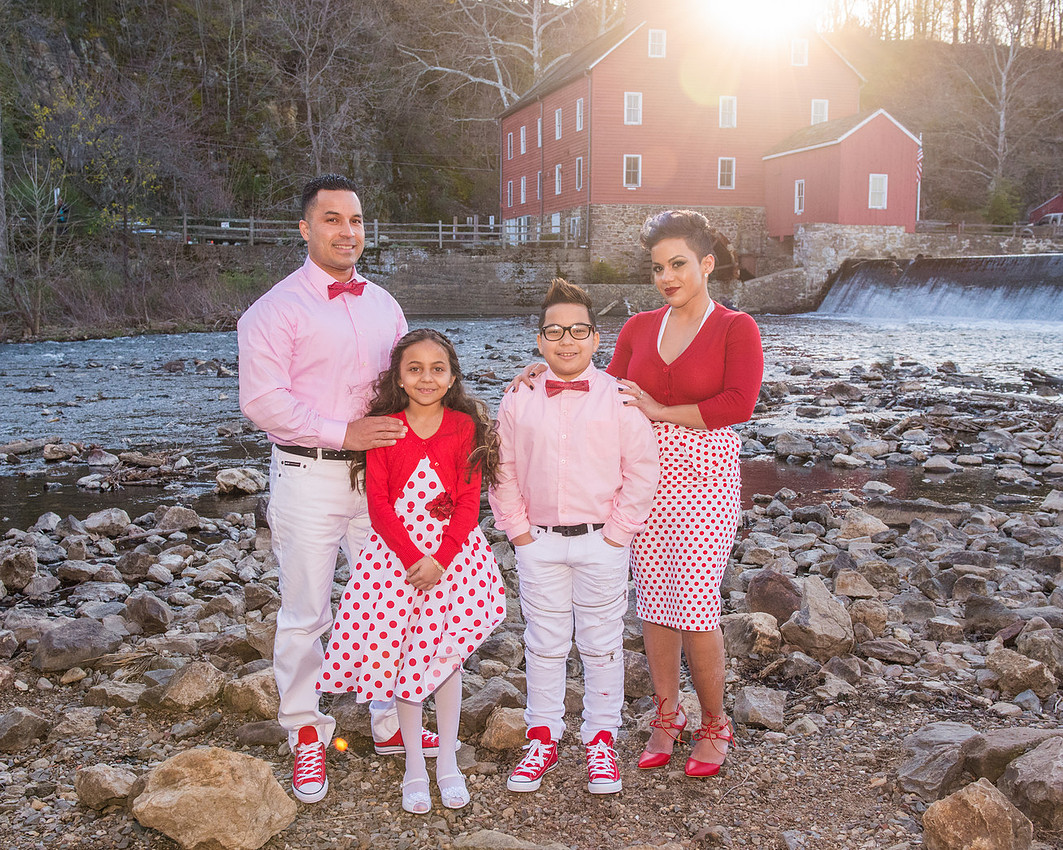 must-have-sweet-cute-romantic-family-pictures-clinton-hunterdon-county-portrait-photographer