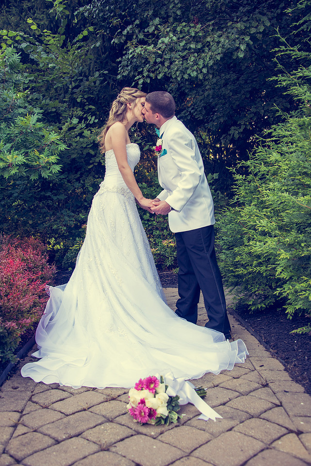1,clinton-hunterdon-county-NJ-wedding-photographer, cute-sweet--fun-must-have-bride-groom-picture-cherryville-photography-primavera