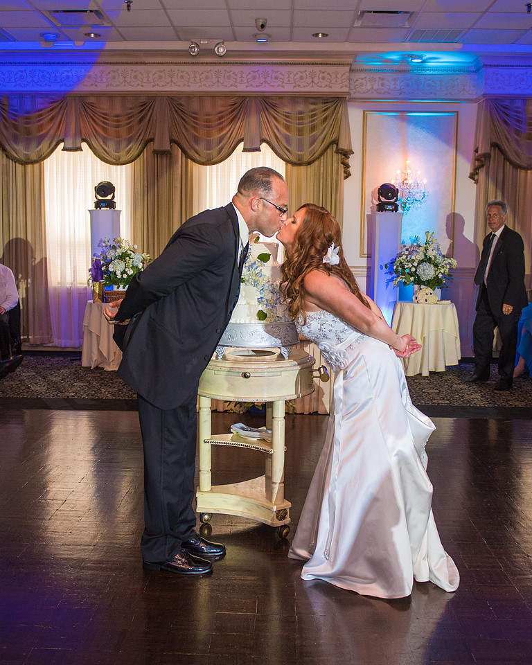 1,clinton-hunterdon-county-NJ-wedding-photographer, cute-sweet--fun-must-have-bride-groom-picture-cherryville-photography-primavera