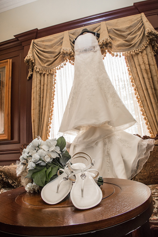 1,clinton-hunterdon-county-NJ-wedding-photographer, cute-sweet--fun-must-have-bride-groom-picture-architechts-golf-club