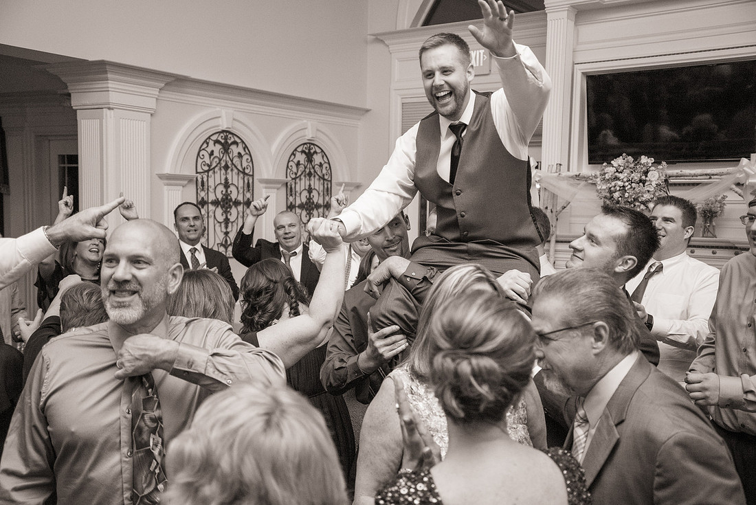 1,clinton-hunterdon-county-NJ-wedding-photographer, cute-sweet--fun-must-have-bride-groom-picture-architechts-golf-club