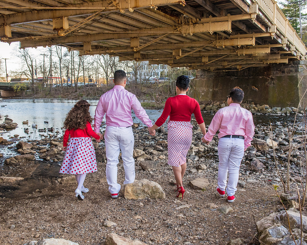 must-have-sweet-cute-romantic-family-pictures-clinton-hunterdon-county-portrait-photographer