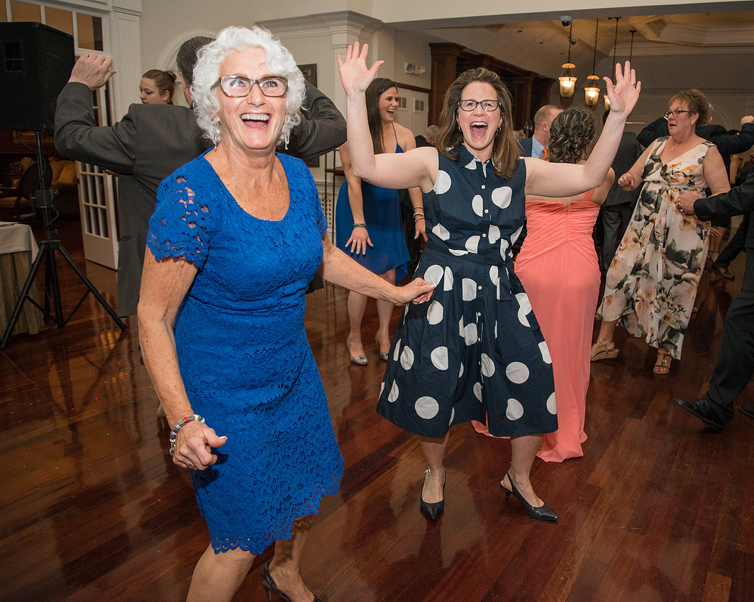 1,clinton-hunterdon-county-NJ-wedding-photographer, cute-sweet--fun-must-have-bride-groom-picture-architechts-golf-club
