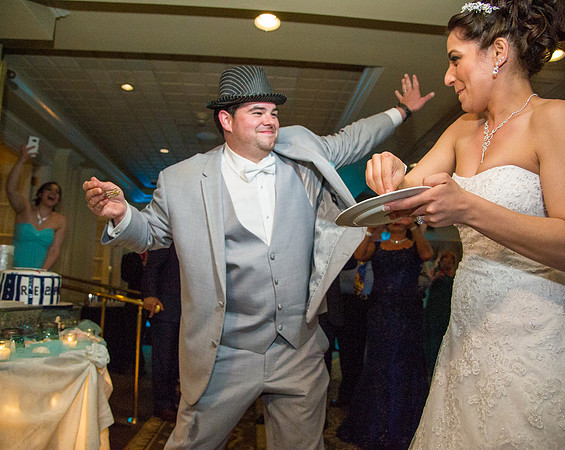 1,clinton-hunterdon-county-NJ-wedding-photographer, cute-sweet--fun-must-have-bride-groom-picture-olde-mill-inn