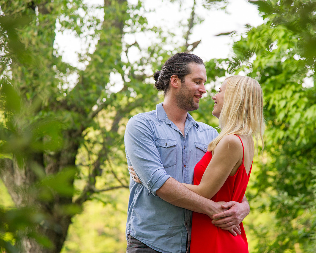 2,clinton-hunterdon-county-NJ-wedding-photographer, cute-sweet--fun-must-have-bride-groom-picture, cute-sweet--fun-must-have-engagement-picture