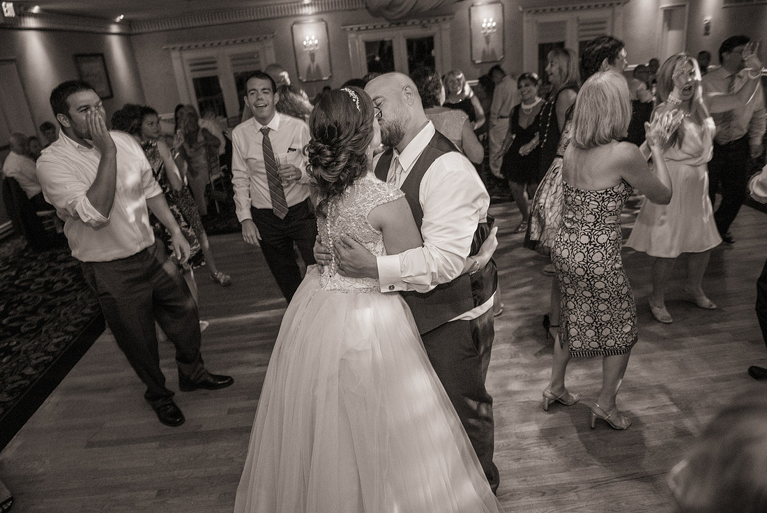 1,clinton-hunterdon-county-NJ-wedding-photographer, cute-sweet--fun-must-have-bride-groom-picture-cherryville-photography-flanders-valley-cc-rustic-barn