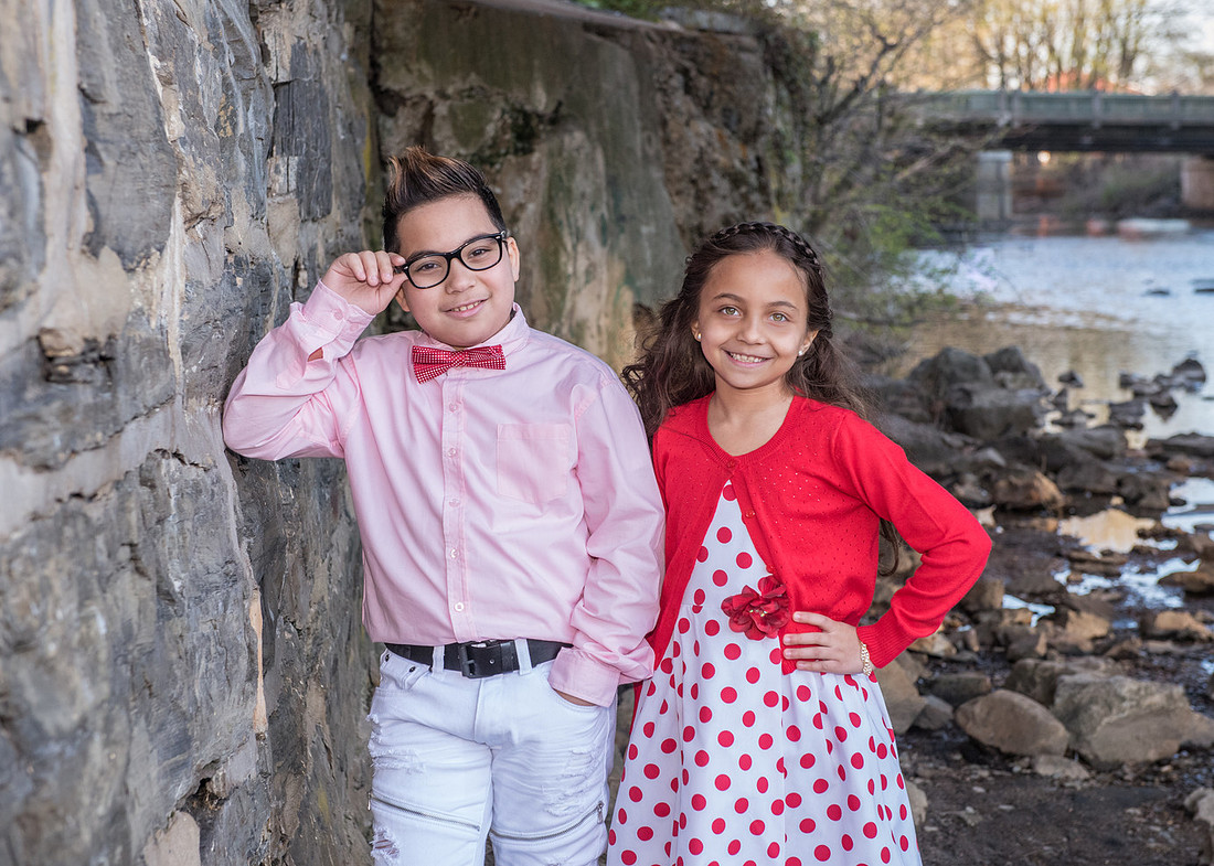 must-have-sweet-cute-romantic-family-pictures-clinton-hunterdon-county-portrait-photographer