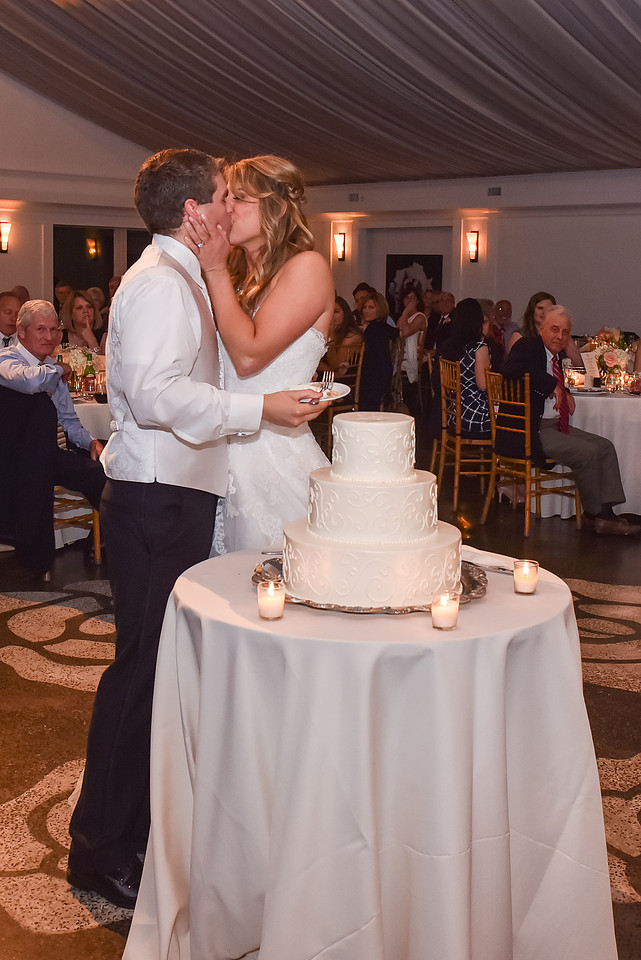 1,clinton-hunterdon-county-NJ-wedding-photographer, cute-sweet--fun-must-have-bride-groom-picture-cherryville-photography-lakehouse-inn