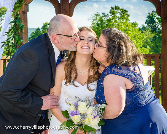 cute-sweet-fun-must-have-bride-groom-picture-cherryville-photography-clinton-hunterdon-county-NJ-wedding-photographer