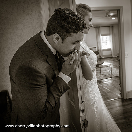 cute-sweet-fun-must-have-bride-groom-picture-cherryville-photography-clinton-hunterdon-county-NJ-wedding-photographer