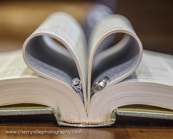 cute-sweet-fun-must-have-bride-groom-picture-cherryville-photography-clinton-hunterdon-county-NJ-wedding-photographer