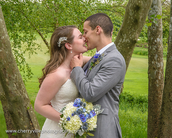 cute-sweet-fun-must-have-bride-groom-picture-cherryville-photography-clinton-hunterdon-county-NJ-wedding-photographer