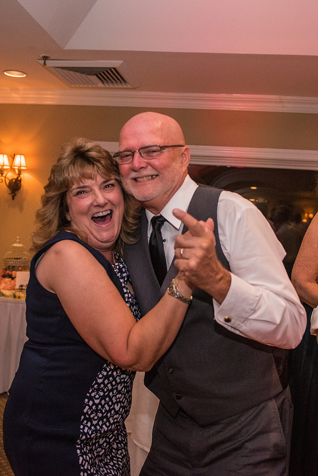 1,clinton-hunterdon-county-NJ-wedding-photographer, cute-sweet--fun-must-have-bride-groom-picture-beaver-brook-cc-cherryville-photography
