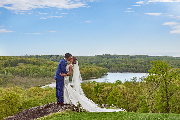 #CherryvillePhotography #NJWedding #BritAndScottTieTheKnot #SkyViewCC24