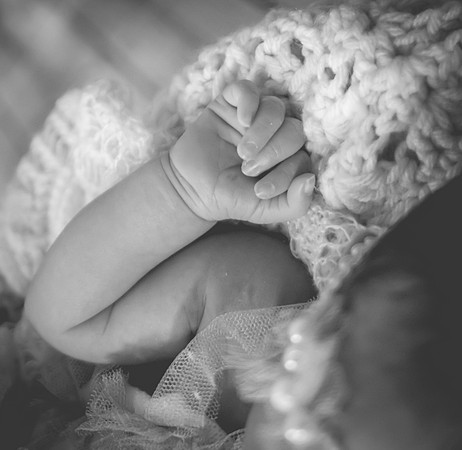 Profile portrait of a pregnant female with complementary colors.