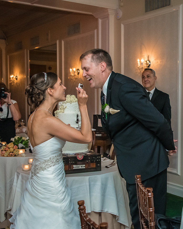 cherryville-photography-clinton-hunterdon-county-NJ-wedding-photographer, cute-sweet--fun-must-have-bride-groom-picture-molly-pitcher-inn