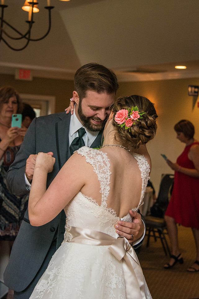 1,clinton-hunterdon-county-NJ-wedding-photographer, cute-sweet--fun-must-have-bride-groom-picture-beaver-brook-cc-cherryville-photography
