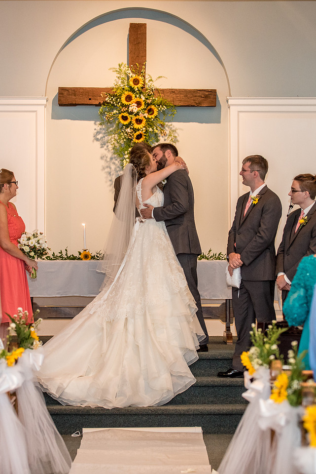 1,clinton-hunterdon-county-NJ-wedding-photographer, cute-sweet--fun-must-have-bride-groom-picture-beaver-brook-cc-cherryville-photography